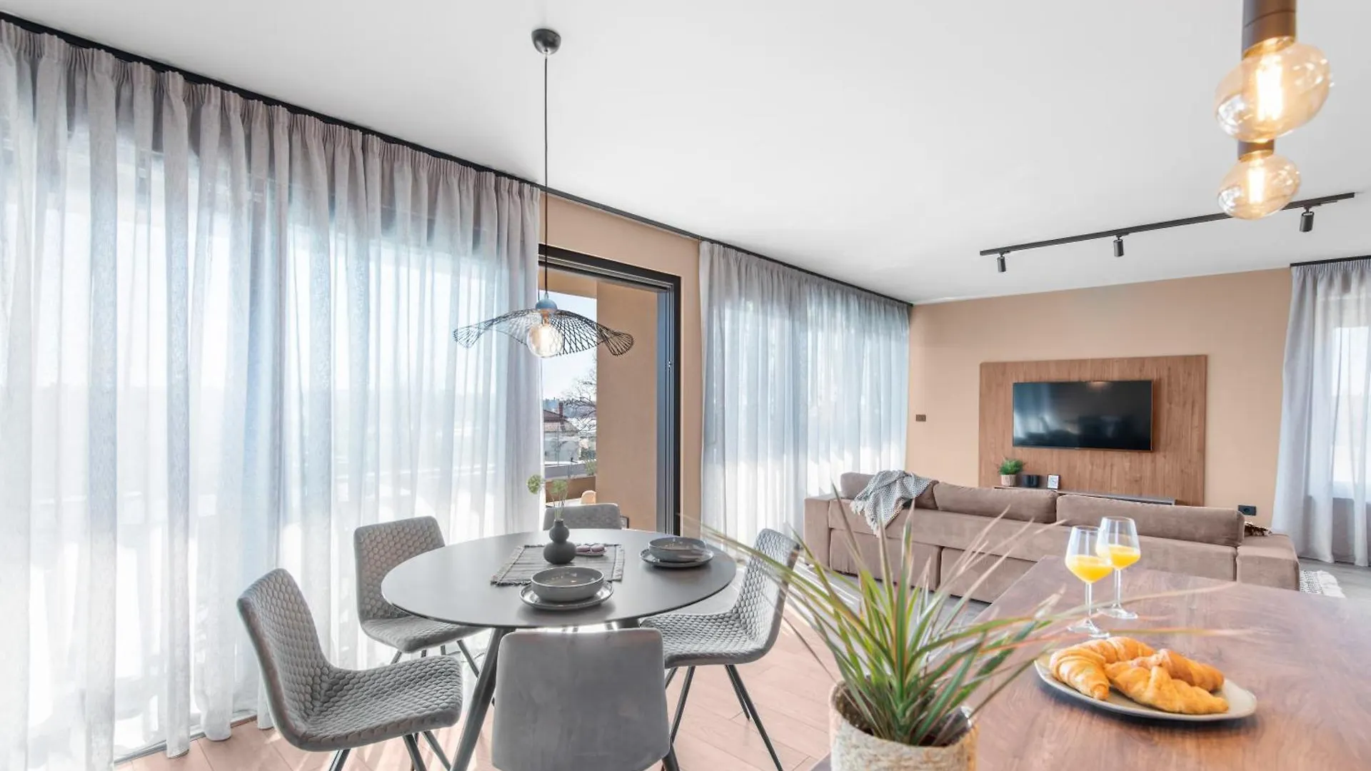 Quercus Village Penthouse With Jacuzzi Novigrad  Apartment